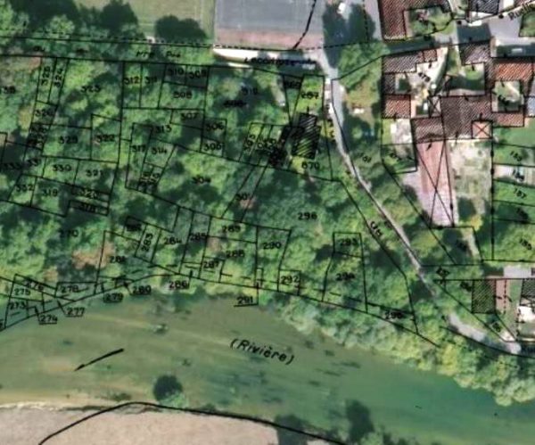 Vue aérienne et parcelles cadastrales de Bisseuil (source : Géoportail, IGN)