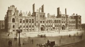 L’Hôtel de Ville de Paris après les incendies de 1871